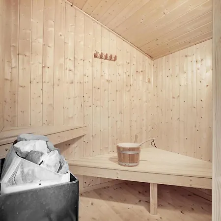 Dom wakacyjny Gorgeous In With Sauna *